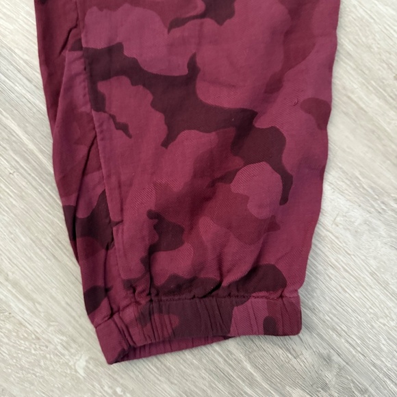 SUNDANCE Women’s Grandview Cotton Berry Camo Pants Size Small - Picture 7 of 16